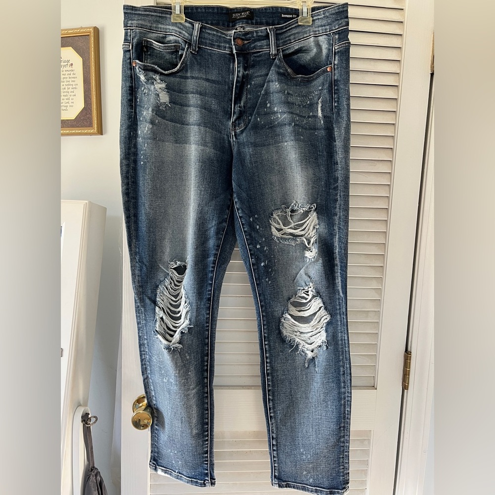 Distressed, Boyfriend fit Judy Blue jeans.